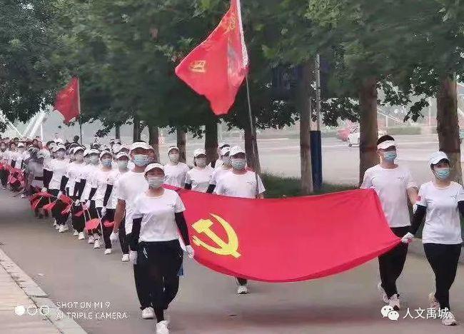 快递特定情况下的“送货上门”可额外收取费用，你能接受吗？